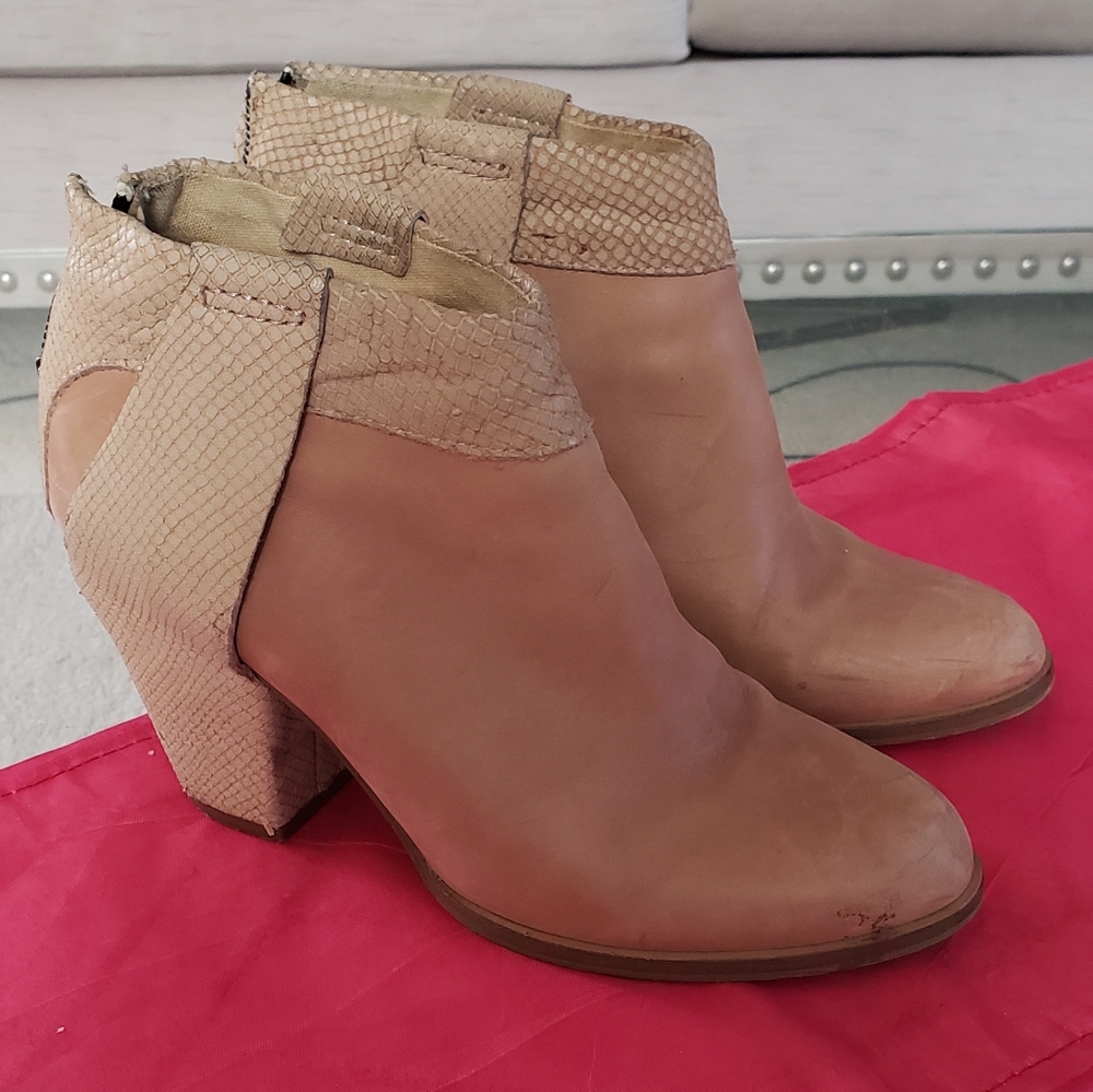 Tan Heels - Picture 2 of 2